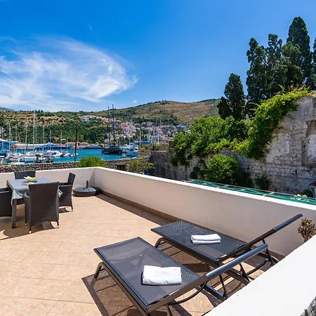 Heritage House Marina *